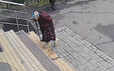 Видео ограбления бабушки в Ярославле дошло до МВД
